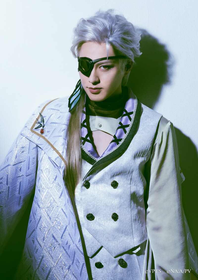 稲垣成弥扮するディミトリ・ロマネ。