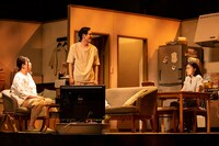 パルコ・プロデュース「裏切りの街」より。（撮影：岡千里）