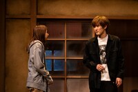 パルコ・プロデュース「裏切りの街」より。（撮影：岡千里）