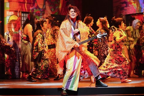 2022年劇団☆新感線42周年興行・春公演 いのうえ歌舞伎「神州無頼街」より。（撮影：田中亜紀）