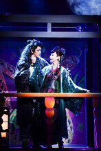 2022年劇団☆新感線42周年興行・春公演 いのうえ歌舞伎「神州無頼街」より。（撮影：田中亜紀）