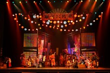 2022年劇団☆新感線42周年興行・春公演 いのうえ歌舞伎「神州無頼街」より。（撮影：田中亜紀）