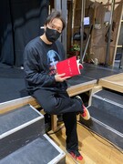 「YOU'VE BEEN A BAD BAD BOY GABRIEL」のフレーズと人物のアップがインパクト大なトップスは、映画「マリグナント 狂暴な悪夢」のグッズ。