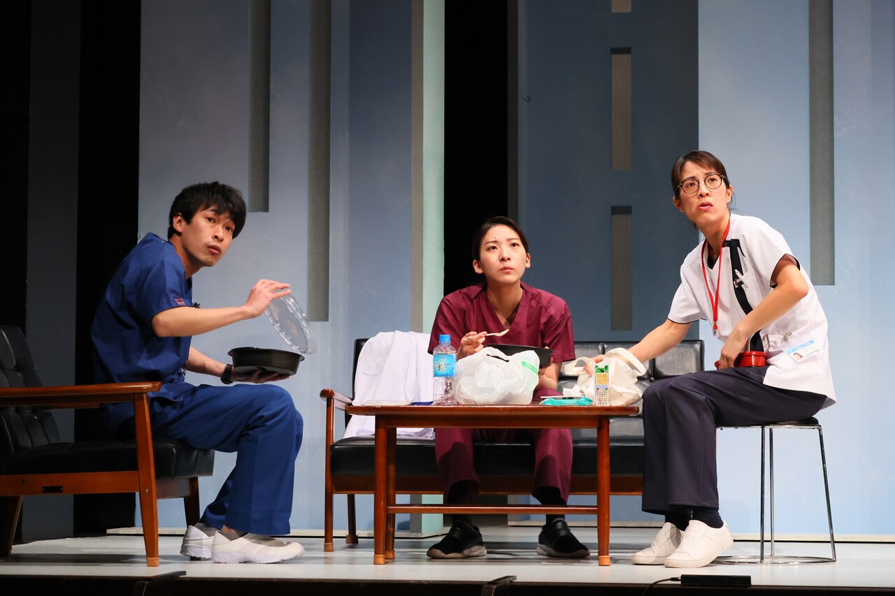 劇団銅鑼50周年記念公演スタート、齊藤理恵子演出「泣くな研修医」開幕