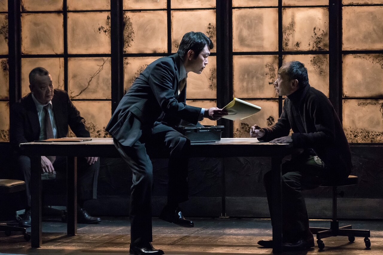 演劇集団 円「ピローマン The PillowMan」より。（撮影：森田貢造）