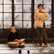 警察に勾留された兄弟は…演劇集団 円「ピローマン The PillowMan」延期公演が開幕