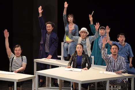 小野寺修二 カンパニーデラシネラ「ふしぎの国のアリス」より。（撮影：鹿摩隆司）