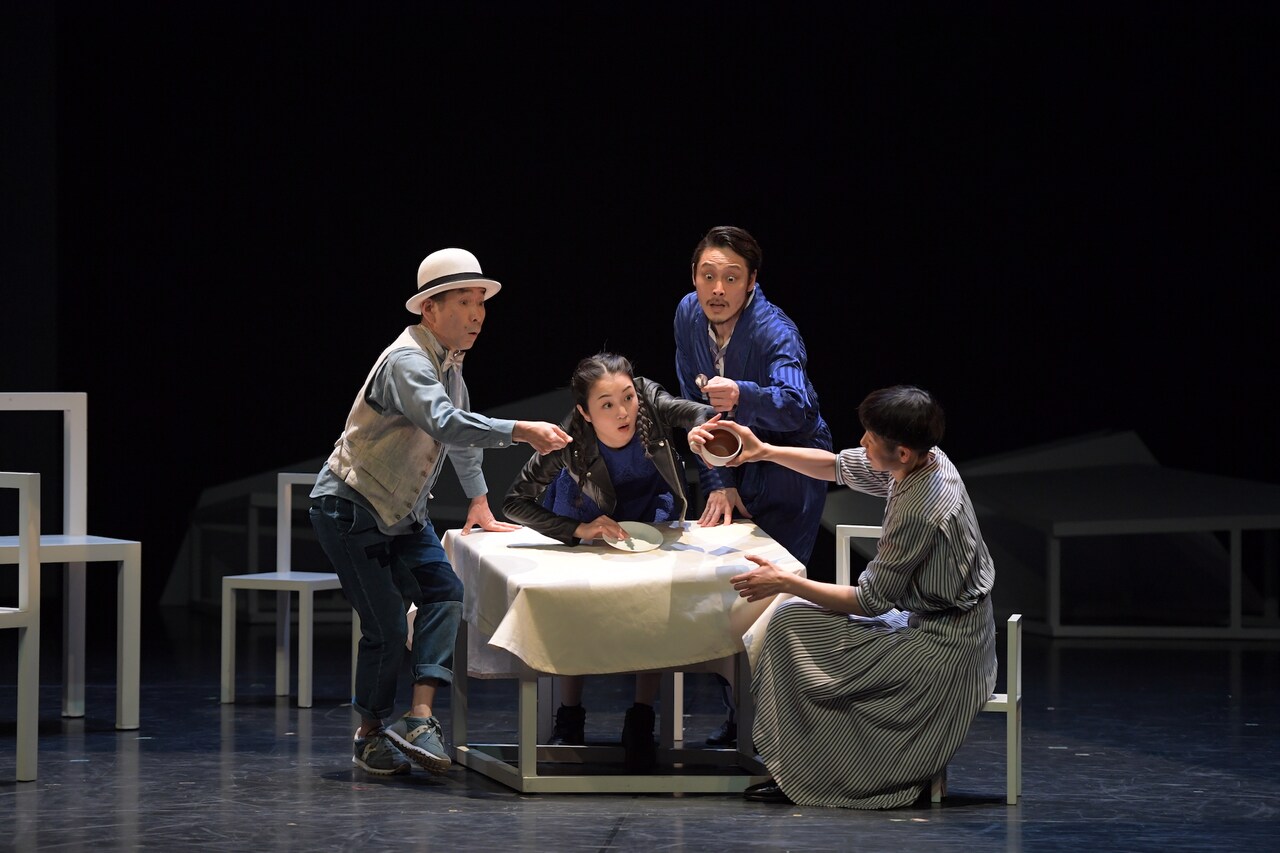 “これぞデラシネラというような”、小野寺修二構成・演出「ふしぎの国のアリス」開幕