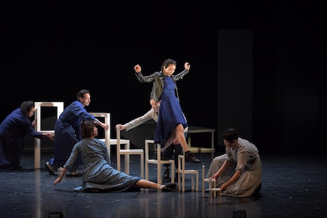 小野寺修二 カンパニーデラシネラ「ふしぎの国のアリス」より。（撮影：鹿摩隆司）