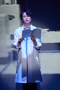 朗読劇「ENIGMA ~Invisible rain~(インビジブルレイン)」より。(撮影:山内洋枝)