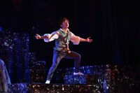 イッツフォーリーズ公演 ミュージカル「遠ざかるネバーランド」より。（撮影：日高仁）