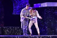 イッツフォーリーズ公演 ミュージカル「遠ざかるネバーランド」より。（撮影：日高仁）