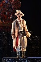 イッツフォーリーズ公演 ミュージカル「遠ざかるネバーランド」より。（撮影：日高仁）