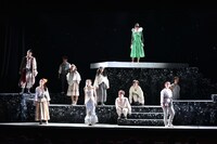 イッツフォーリーズ公演 ミュージカル「遠ざかるネバーランド」より。（撮影：日高仁）