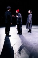 ミクニヤナイハラプロジェクト vol.11「はじまって、それから、いつかおわる」より。（撮影：前澤秀登）