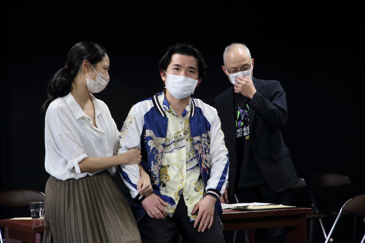 沖縄本土復帰50年企画「密航者」明日開幕、演出・眞鍋卓嗣が沖縄への思い明かす