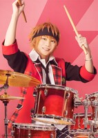 高橋祐理扮する若里春名。