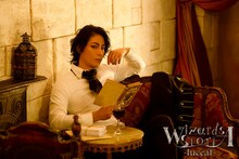 成松慶彦扮するホランド。