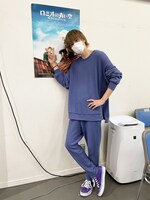 ワントーンのゆるっとセットアップがお似合い。