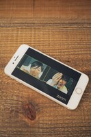 ロロ連作短編通話劇「窓辺」配信の様子。