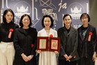 「悲劇喜劇」賞の贈賞式で那須佐代子がうれしさ語る「飛び上がって喜びました」