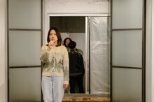 関田育子 延期公演「霊雨」より。（撮影：小島早貴）