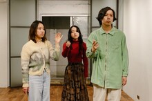 関田育子 延期公演「霊雨」より。（撮影：小島早貴）