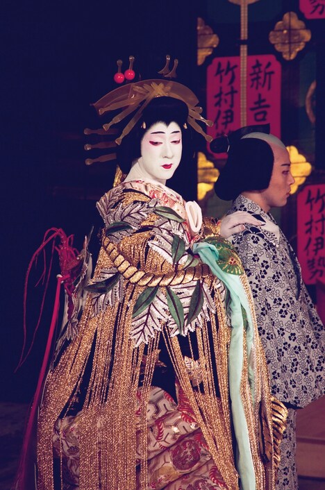 「助六曲輪初花桜」より、坂東玉三郎扮する花魁揚巻。(c)松竹