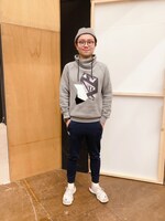 ニット帽と黒縁メガネを合わせて、オシャレ度アップ。