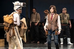 天海祐希・鈴木亮平W主演「広島ジャンゴ」開幕、蓬莱竜太「現実世界の問題が重なる作品に」