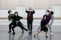 ミュージカル「FLOWER DRUM SONG」稽古場取材会の様子。(c)エイベックス・エンタテインメント