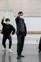 ミュージカル「FLOWER DRUM SONG」稽古場取材会の様子。(c)エイベックス・エンタテインメント