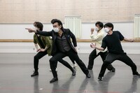 ミュージカル「FLOWER DRUM SONG」稽古場取材会の様子。(c)エイベックス・エンタテインメント