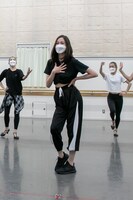 ミュージカル「FLOWER DRUM SONG」稽古場取材会の様子。(c)エイベックス・エンタテインメント