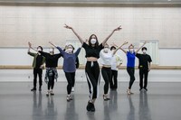 ミュージカル「FLOWER DRUM SONG」稽古場取材会の様子。(c)エイベックス・エンタテインメント