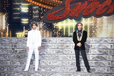 左から佐藤勝利、堂本光一。