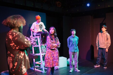 コンプソンズ #9「イン・ザ・ナイトプール」より。（撮影：コムラマイ）