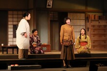 こまつ座 第141回公演「貧乏物語」より。（撮影：宮川舞子）