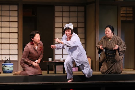 こまつ座 第141回公演「貧乏物語」より。(撮影:宮川舞子)