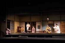 こまつ座 第141回公演「貧乏物語」より。（撮影：宮川舞子）