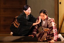 こまつ座 第141回公演「貧乏物語」より。（撮影：宮川舞子）