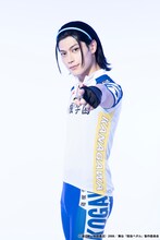 フクシノブキ扮する東堂尽八。