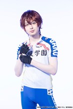 瑛扮する新開隼人。