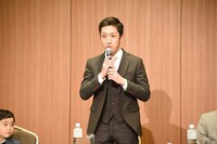 中村梅枝（中央）