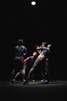 neji&co.「Sign」「Cue」より。（撮影：脇田友 / スピカ）