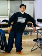 購入エピソードも温かな「アイランド」のトレーナー。撮影は「サムバディ」出演者の八木光太郎。