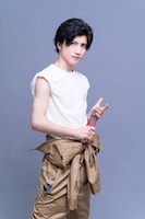 颯駿介扮する橋沢。