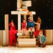 3度目の「気づかいルーシー」オリジナルキャストに加え、大鶴佐助が出演