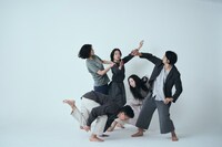 踊る「熊谷拓明」カンパニー 新作ダンス劇「yasuraka.」出演者（
撮影：川面健吾）