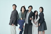 踊る「熊谷拓明」カンパニー 新作ダンス劇「yasuraka.」出演者(
撮影:川面健吾)